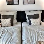 Ruhige 5 Sterne Terrasse & Aussicht Stilvoll & Modern Appartement Beltheim